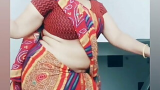 Hot Bhabhi Dancing